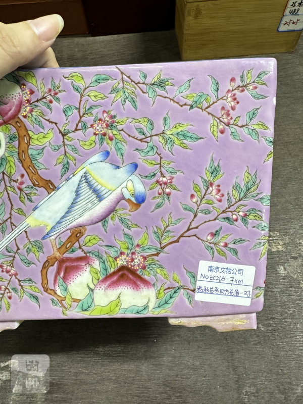 清 粉彩花鸟四方花盆一对 - 图3